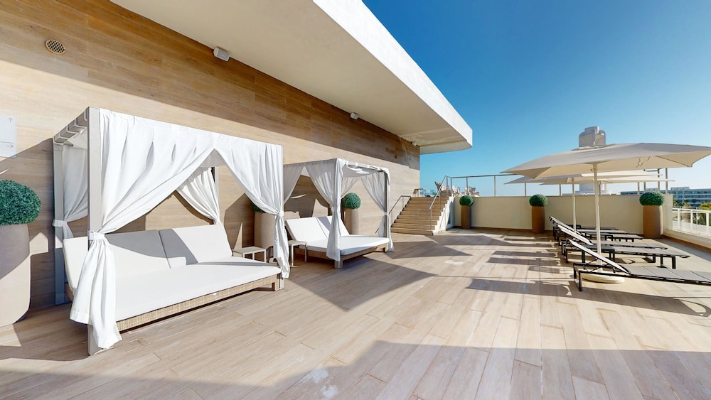 Princess Senses The Mangrove Resort - Luxury Adults Only - All Inclusive — Hotel building in Green Island