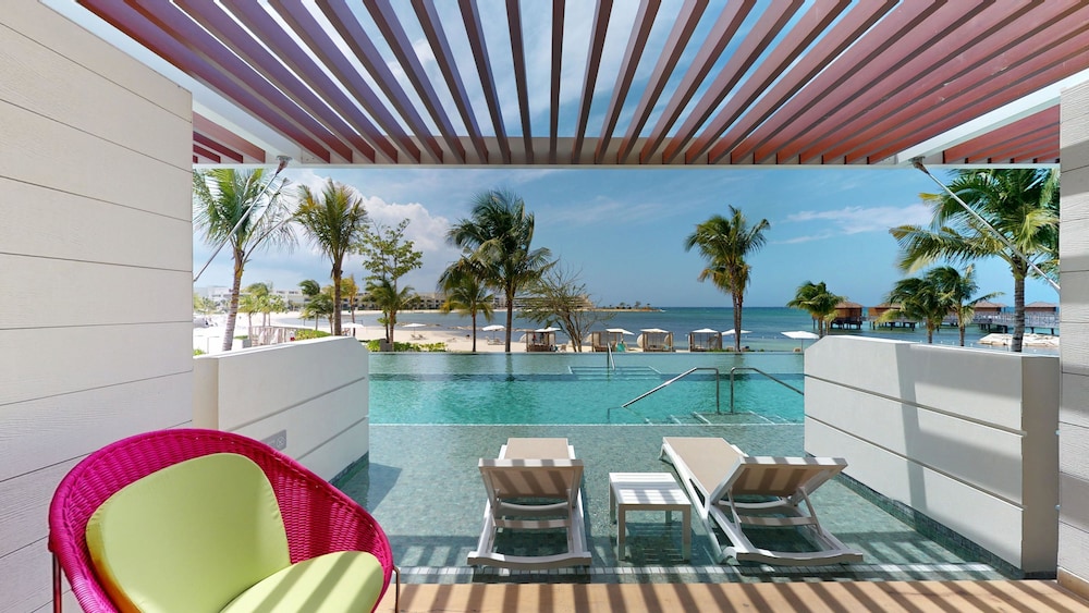 Princess Senses The Mangrove Resort - Luxury Adults Only - All Inclusive — Swimming pool in Green Island