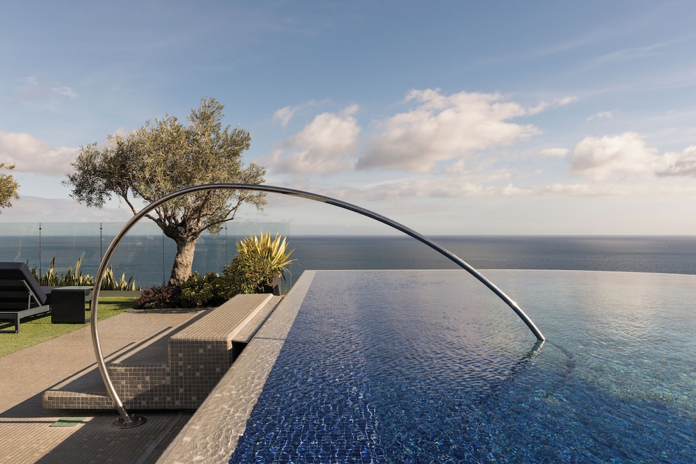 The Reserve - The Leading Hotels of the World - Savoy Signature — Swimming pool in Funchal, Madeira