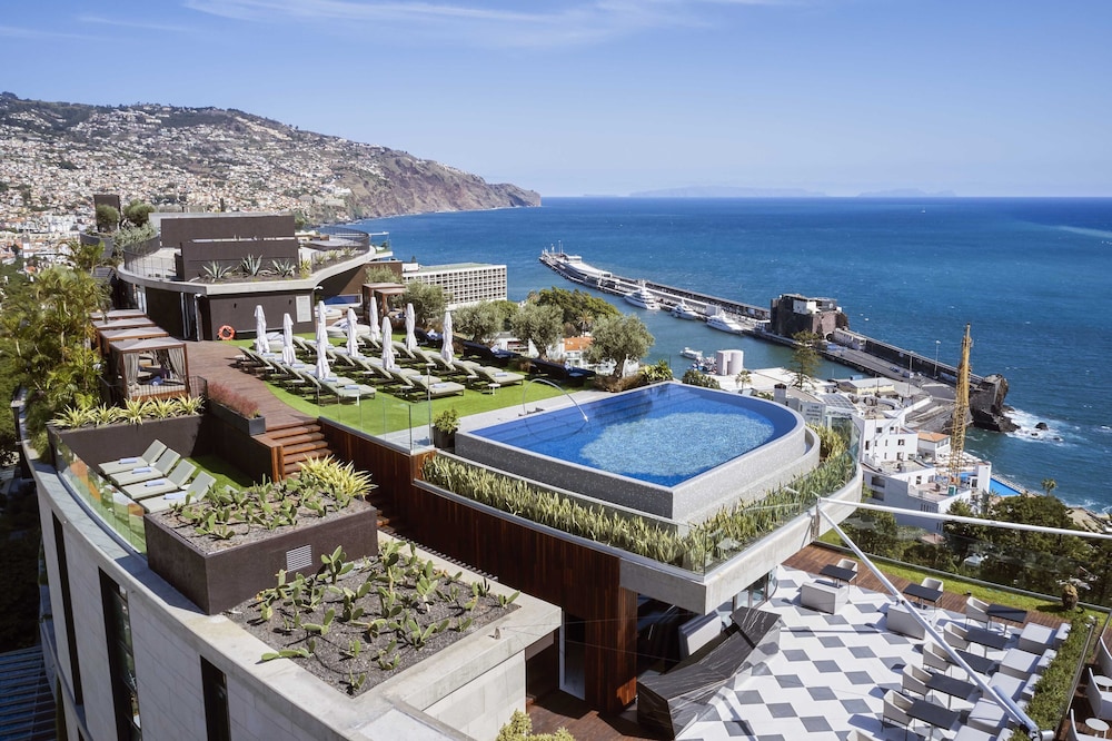 The Reserve - The Leading Hotels of the World - Savoy Signature — Swimming pool in Funchal, Madeira