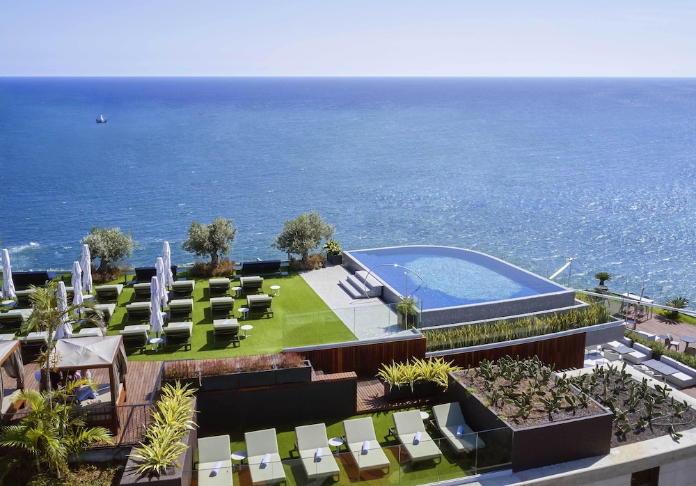 The Reserve - The Leading Hotels of the World - Savoy Signature — Swimming pool in Funchal, Madeira