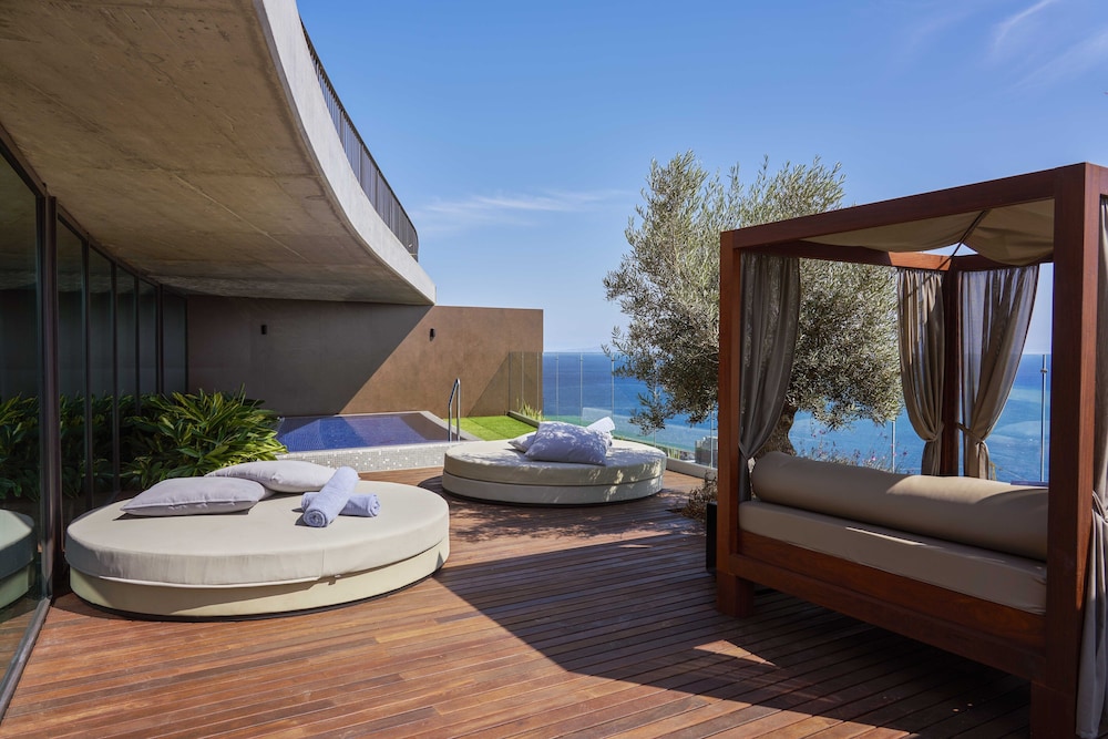 The Reserve - The Leading Hotels of the World - Savoy Signature — Swimming pool in Funchal, Madeira
