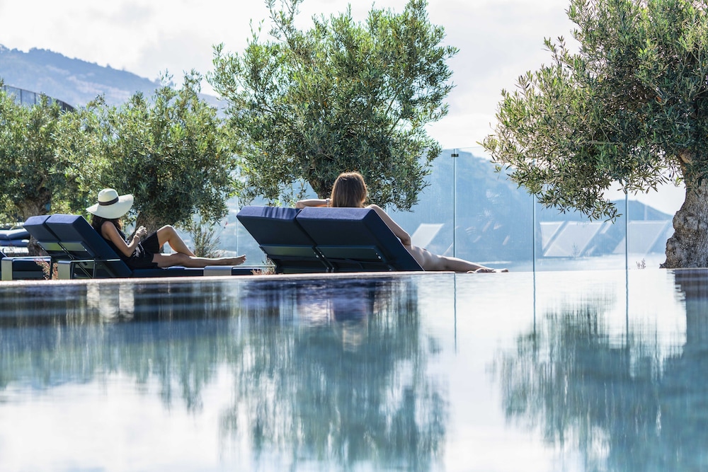 The Reserve - The Leading Hotels of the World - Savoy Signature — Swimming pool in Funchal, Madeira