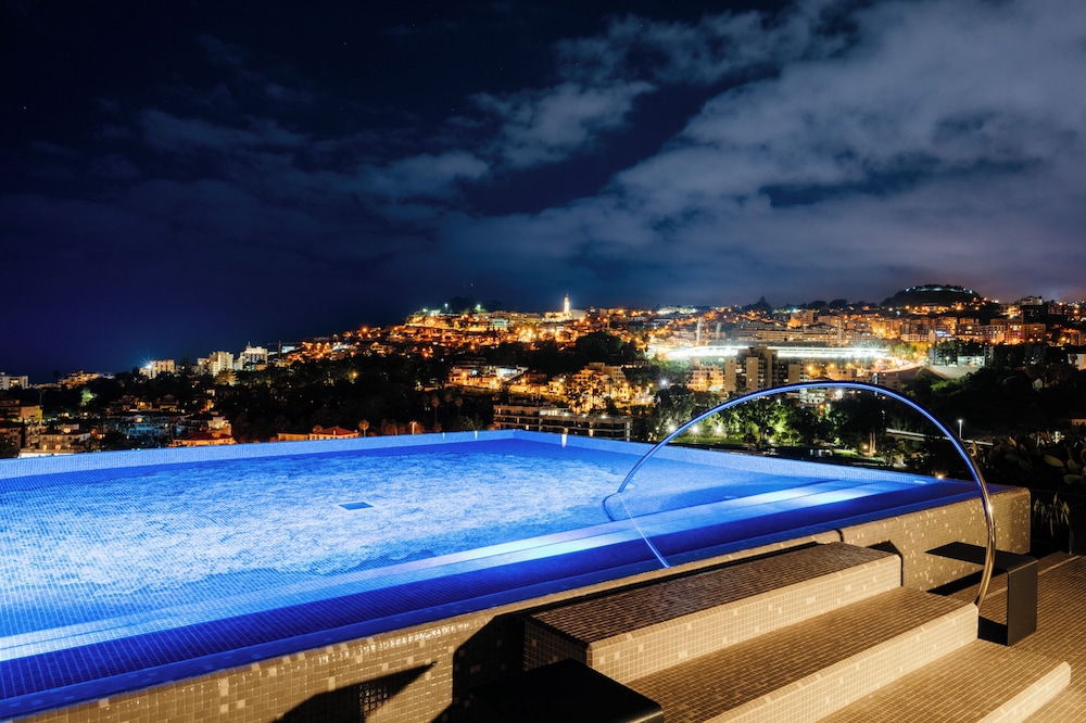 The Reserve - The Leading Hotels of the World - Savoy Signature — Swimming pool in Funchal, Madeira