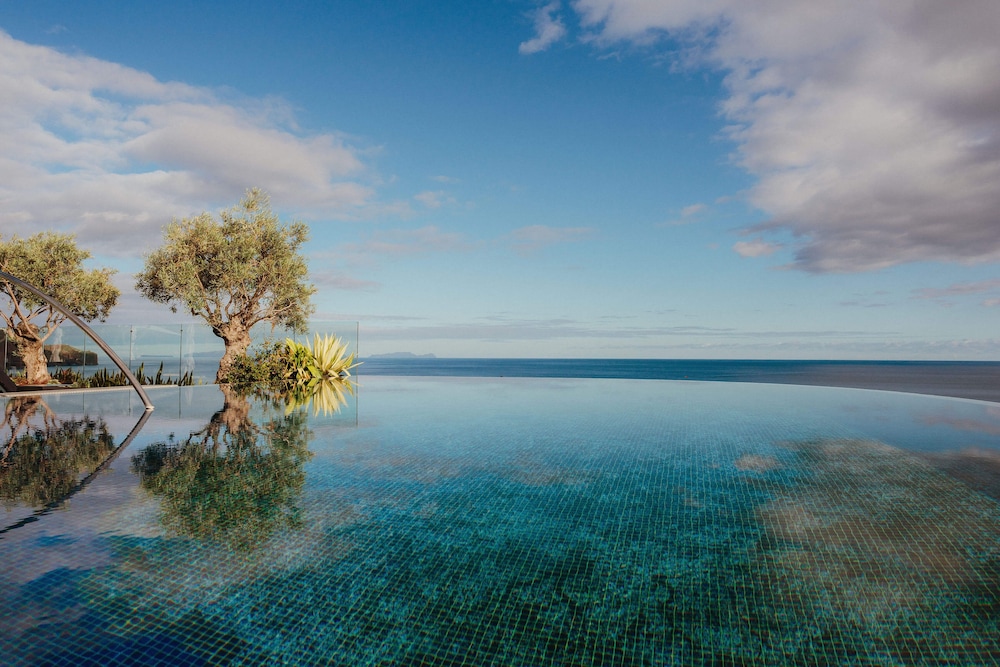 The Reserve - The Leading Hotels of the World - Savoy Signature — Swimming pool in Funchal, Madeira