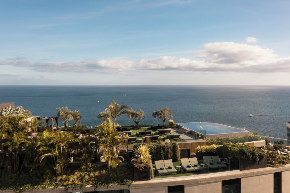 The Reserve - The Leading Hotels of the World - Savoy Signature — Swimming pool in Funchal, Madeira
