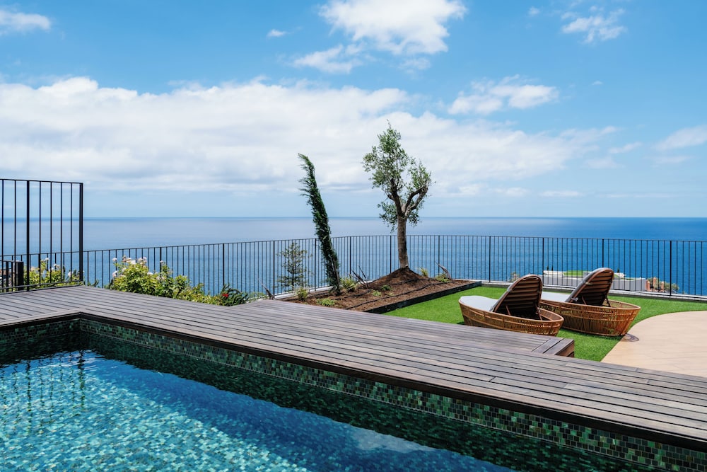 The Reserve - The Leading Hotels of the World - Savoy Signature — Swimming pool in Funchal, Madeira