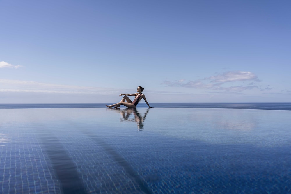 The Reserve - The Leading Hotels of the World - Savoy Signature — Swimming pool in Funchal, Madeira