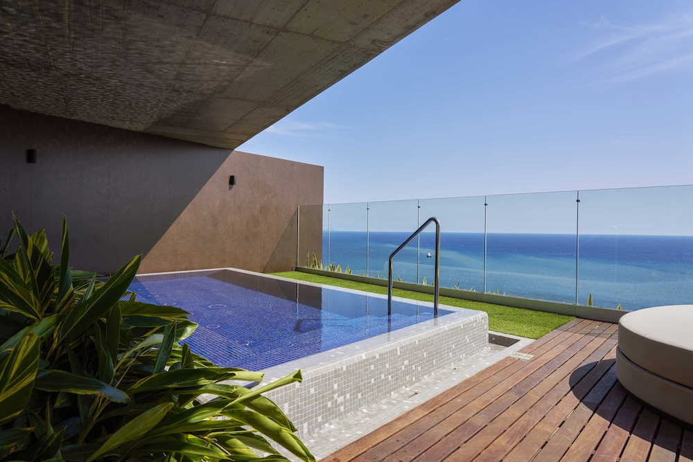 The Reserve - The Leading Hotels of the World - Savoy Signature — Swimming pool in Funchal, Madeira