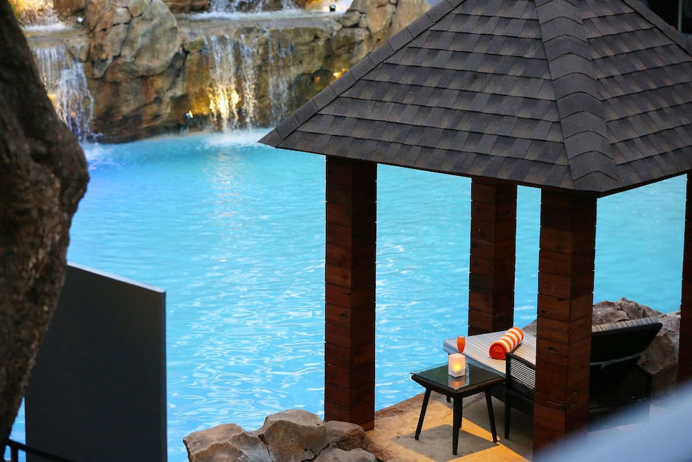 Novotel Goa Candolim Hotel — Swimming pool in Candolim, Goa