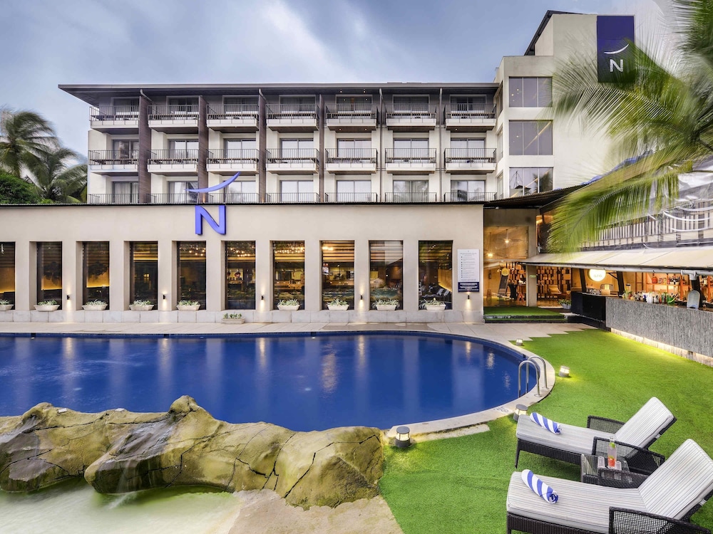 Novotel Goa Candolim Hotel — Swimming pool in Candolim, Goa