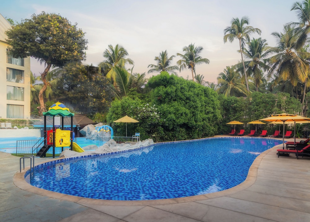 Novotel Goa Candolim Hotel — Swimming pool in Candolim, Goa