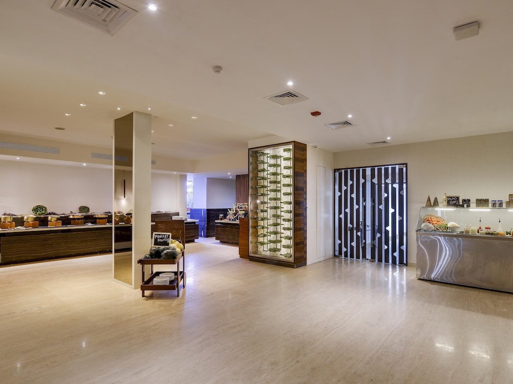 Novotel Goa Candolim Hotel — Restaurant & bars in Candolim, Goa