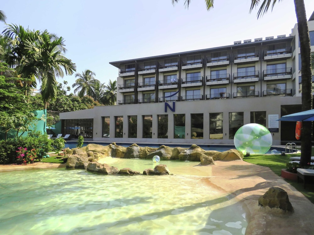 Novotel Goa Candolim Hotel — Swimming pool in Candolim, Goa