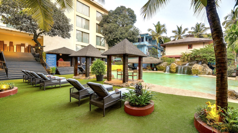 Novotel Goa Candolim Hotel — Swimming pool in Candolim, Goa
