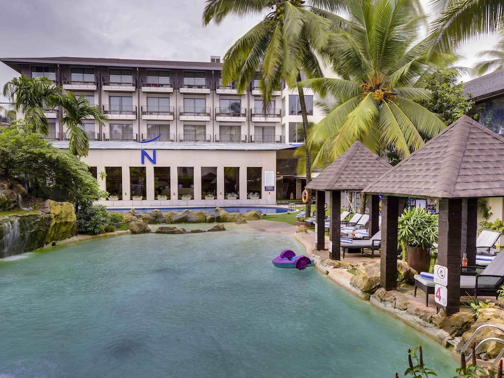 Novotel Goa Candolim Hotel — Swimming pool in Candolim, Goa