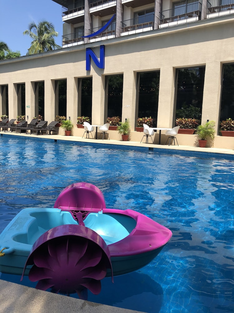 Novotel Goa Candolim Hotel — Swimming pool in Candolim, Goa