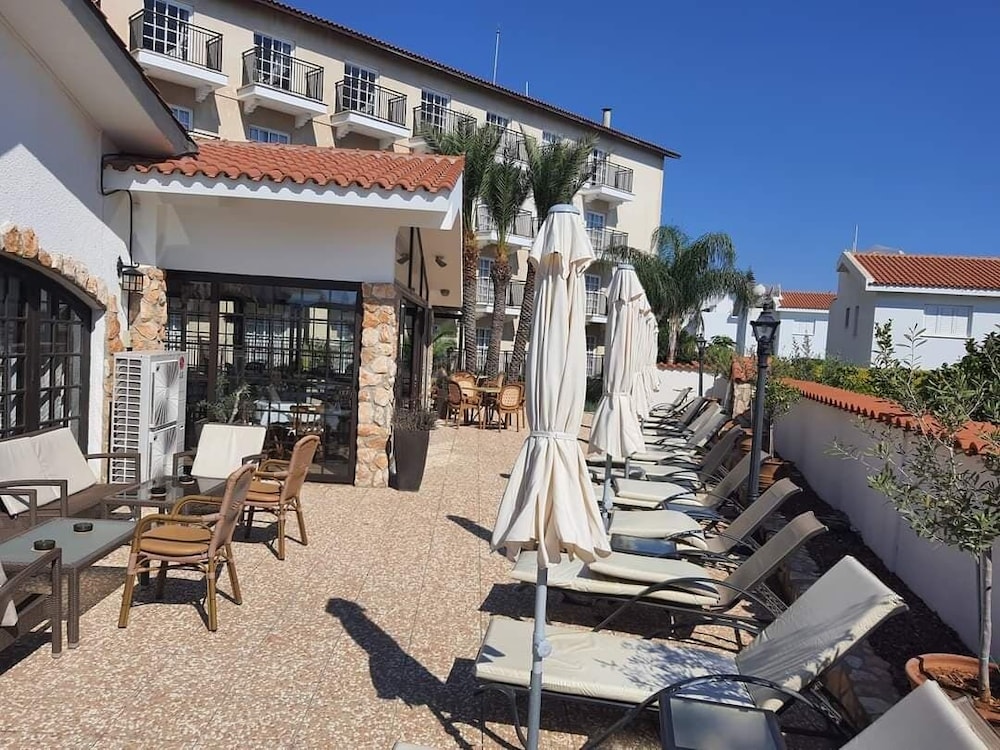 Anais Bay Hotel — Hotel building in Protaras, Famagusta Region
