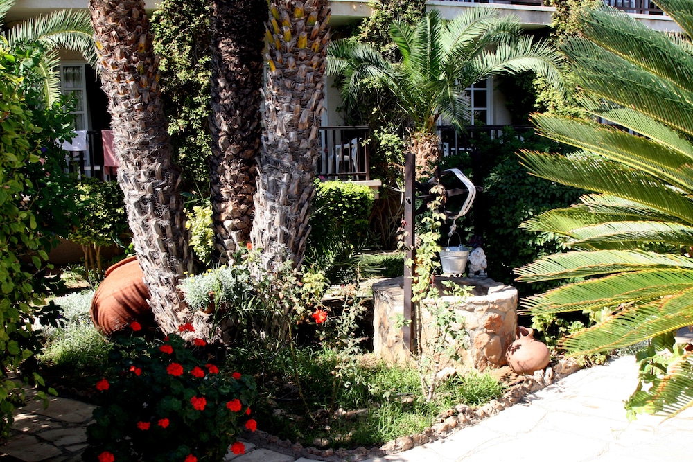 Anais Bay Hotel — Hotel building in Protaras, Famagusta Region