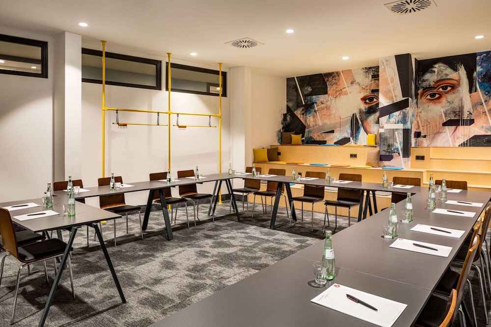 B&B HOTEL Berlin-Kreuzberg — Restaurant & bars in Berlin, Berlin