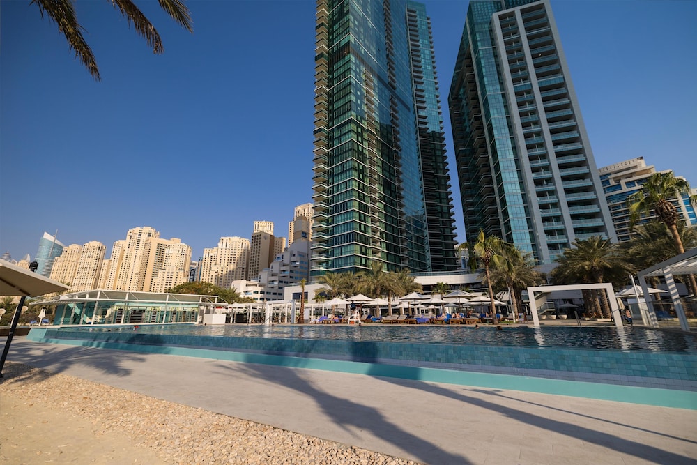 DoubleTree by Hilton Dubai - Jumeirah Beach — Swimming pool in Dubai