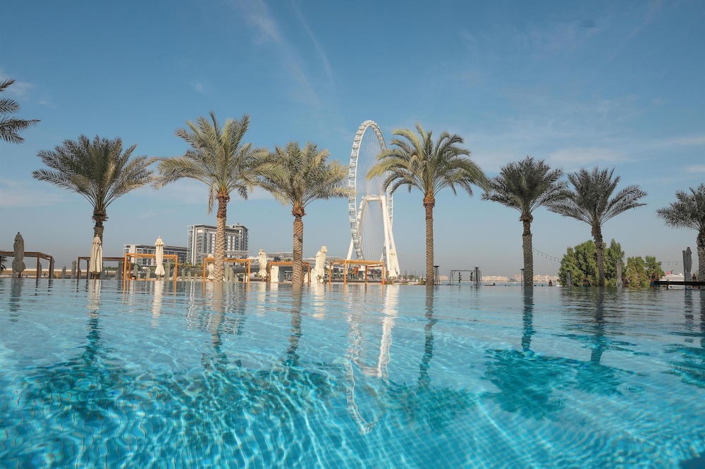DoubleTree by Hilton Dubai - Jumeirah Beach — Swimming pool in Dubai