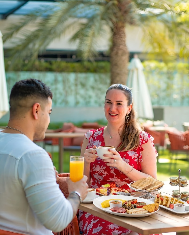 DoubleTree by Hilton Dubai - Jumeirah Beach — Restaurant & bars in Dubai