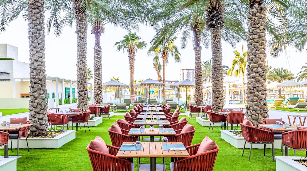 DoubleTree by Hilton Dubai - Jumeirah Beach — Restaurant & bars in Dubai