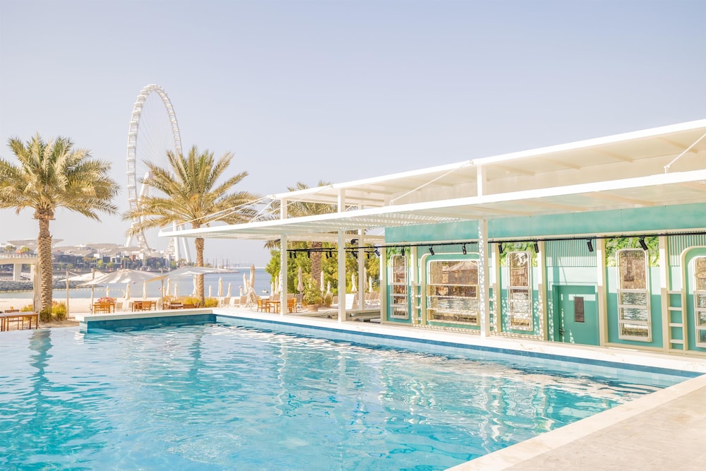 DoubleTree by Hilton Dubai - Jumeirah Beach — Swimming pool in Dubai