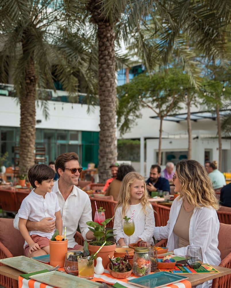 DoubleTree by Hilton Dubai - Jumeirah Beach — Restaurant & bars in Dubai