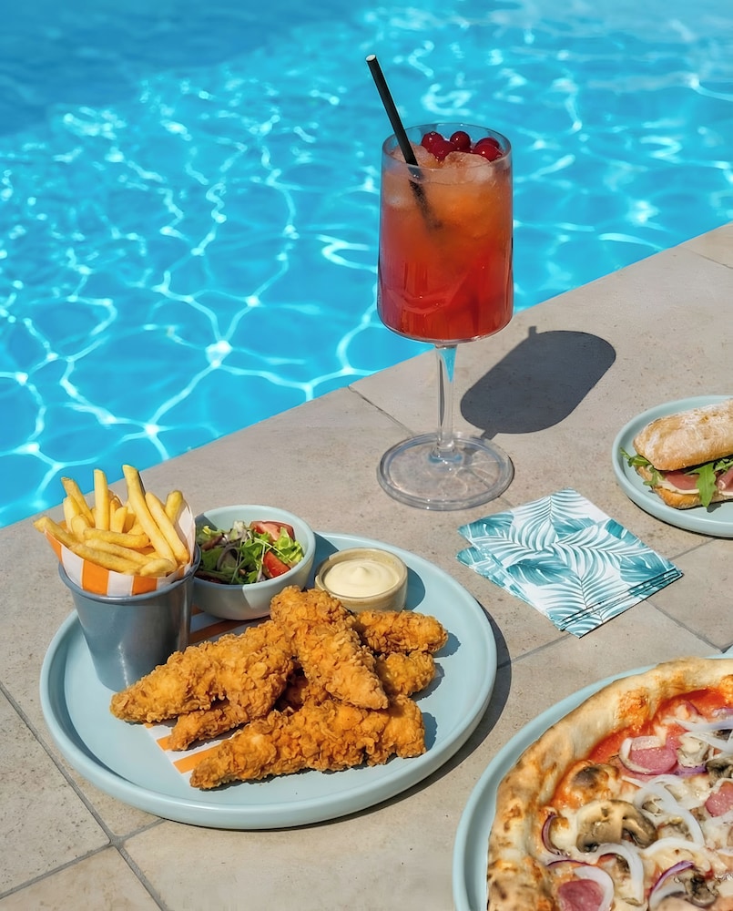 DoubleTree by Hilton Dubai - Jumeirah Beach — Restaurant & bars in Dubai