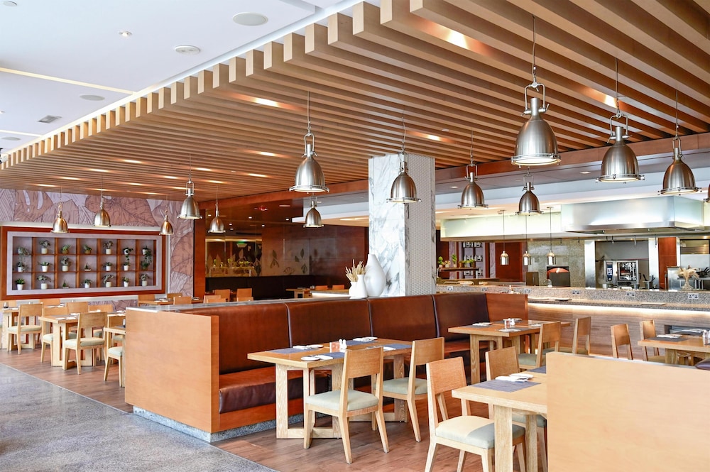 DoubleTree by Hilton Dubai - Jumeirah Beach — Restaurant & bars in Dubai