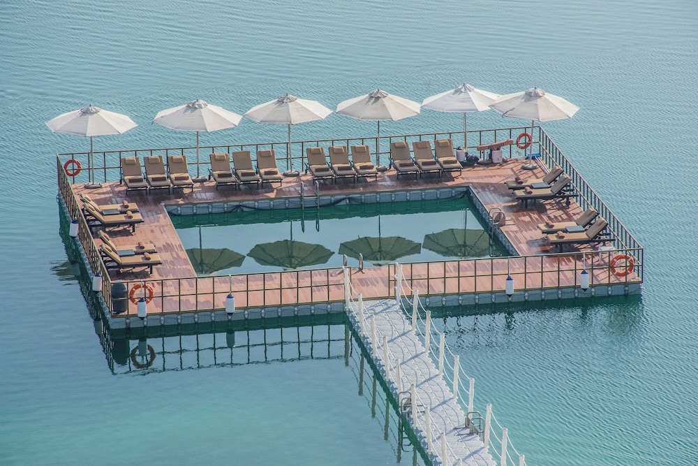 DoubleTree by Hilton Resort & Spa Marjan Island — Swimming pool in Ras al Khaimah