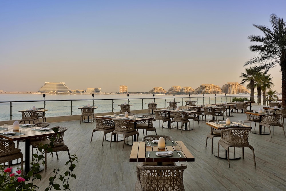 DoubleTree by Hilton Resort & Spa Marjan Island — Restaurant & bars in Ras al Khaimah