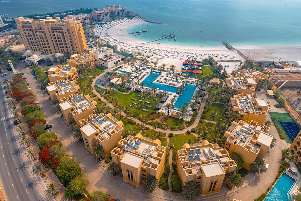 DoubleTree by Hilton Resort & Spa Marjan Island — Hotel building in Ras al Khaimah