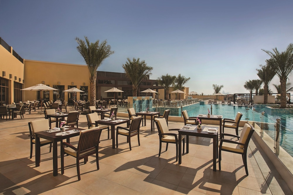 DoubleTree by Hilton Resort & Spa Marjan Island — Restaurant & bars in Ras al Khaimah