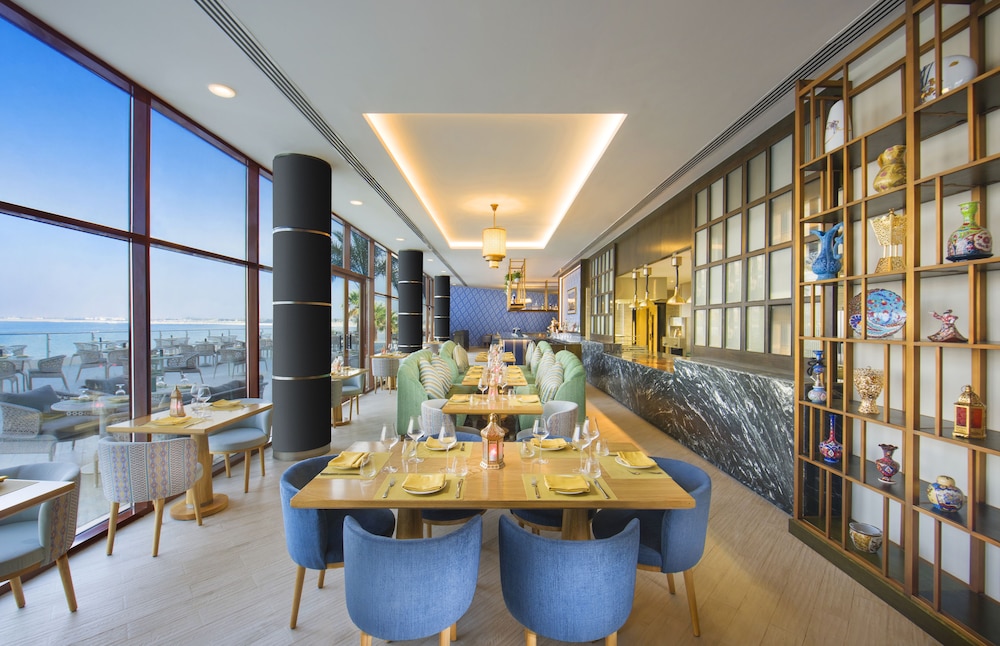 DoubleTree by Hilton Resort & Spa Marjan Island — Restaurant & bars in Ras al Khaimah
