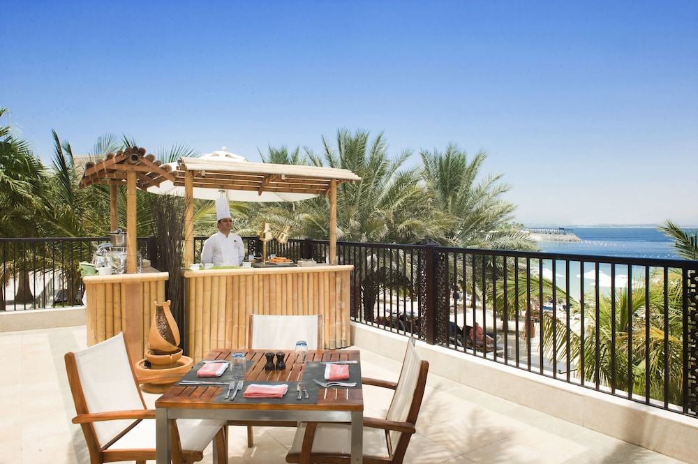 DoubleTree by Hilton Resort & Spa Marjan Island — Restaurant & bars in Ras al Khaimah