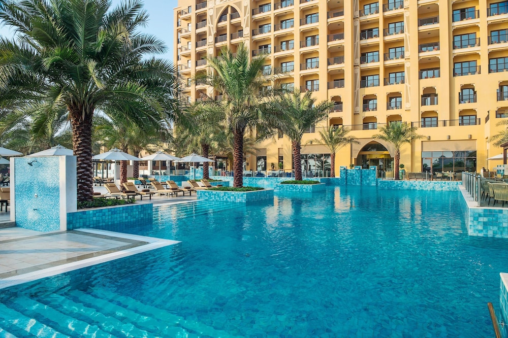 DoubleTree by Hilton Resort & Spa Marjan Island — Swimming pool in Ras al Khaimah