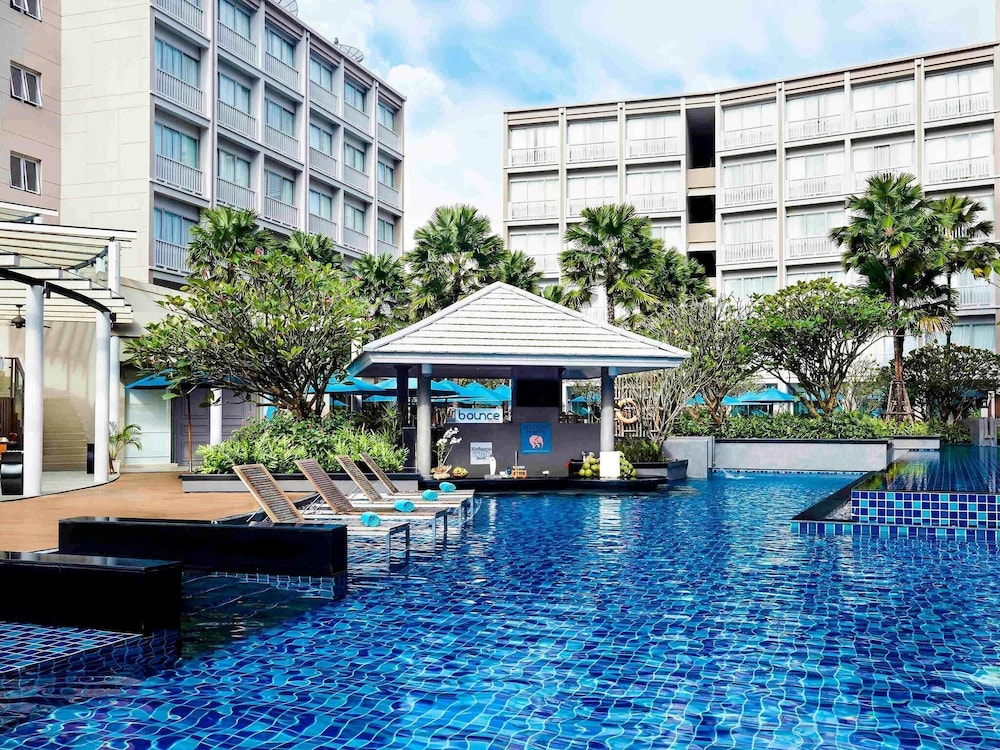 Grand Mercure Phuket Patong — Swimming pool in Patong Beach, Phuket Province