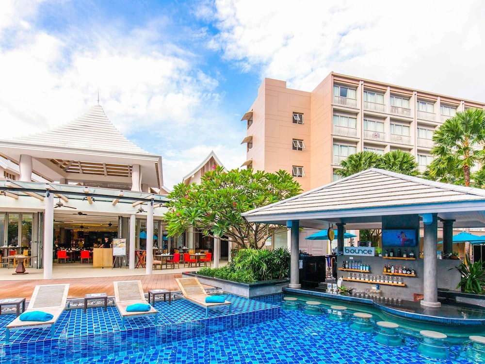 Grand Mercure Phuket Patong — Swimming pool in Patong Beach, Phuket Province