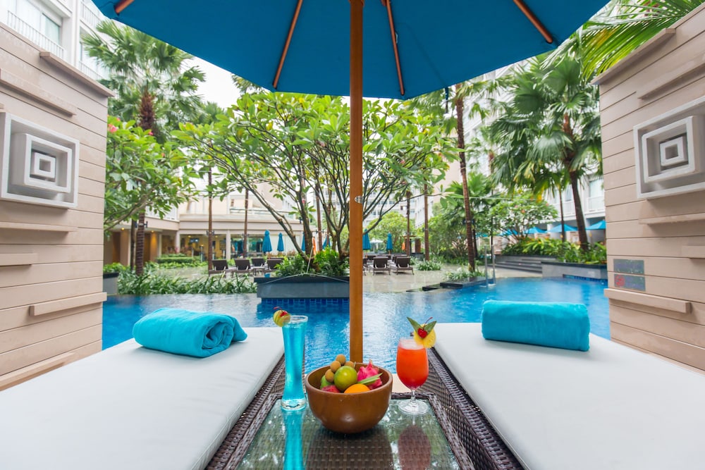Grand Mercure Phuket Patong — Swimming pool in Patong Beach, Phuket Province