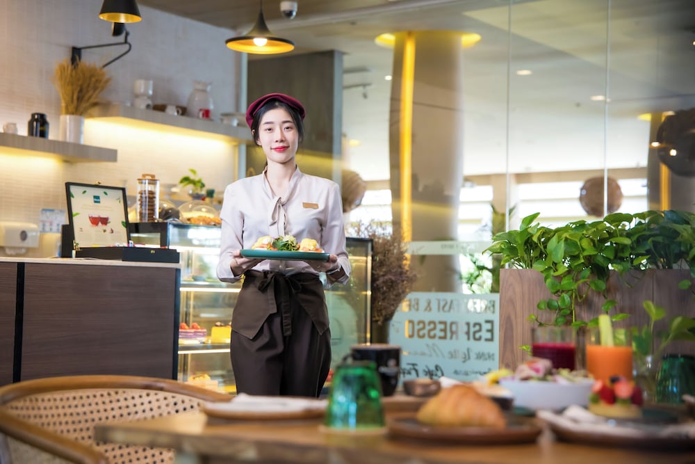 Grand Mercure Phuket Patong — Restaurant & bars in Patong Beach, Phuket Province