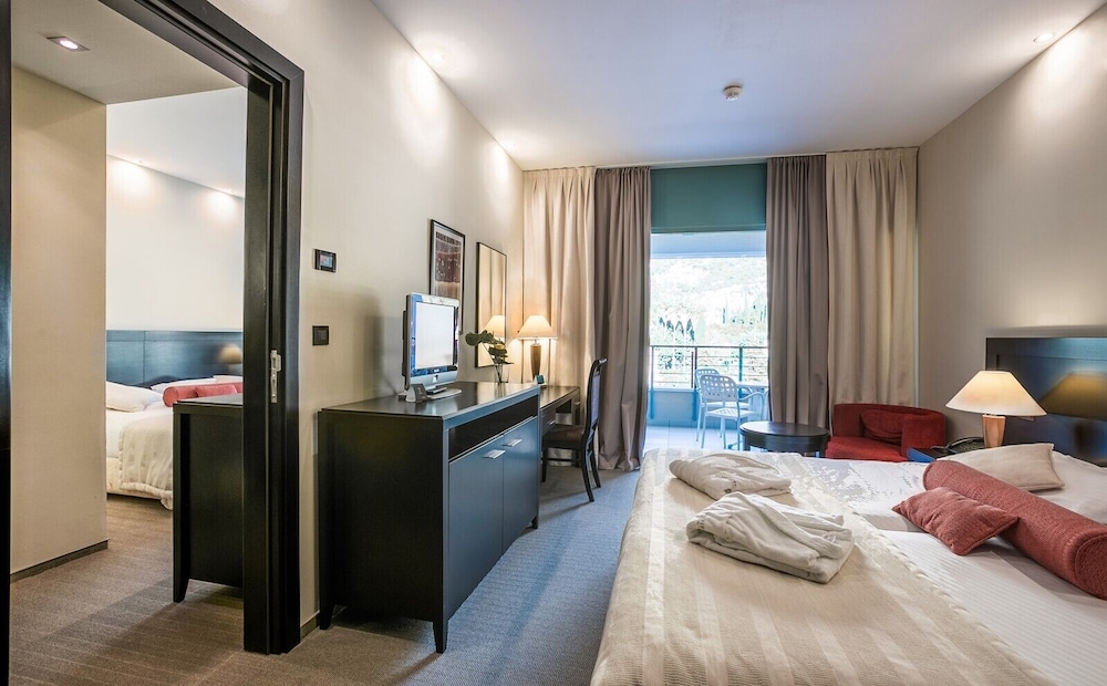Admiral Grand Hotel — Hotel rooms in Slano, Dubrovnik-Neretva