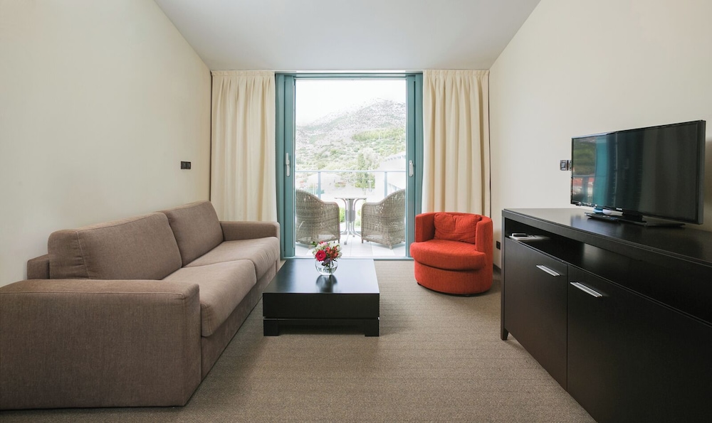 Admiral Grand Hotel — Hotel rooms in Slano, Dubrovnik-Neretva