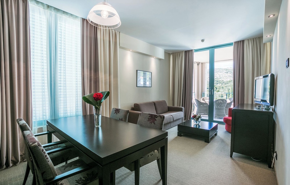 Admiral Grand Hotel — Hotel rooms in Slano, Dubrovnik-Neretva