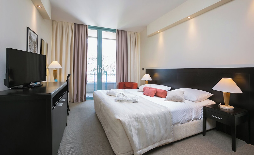 Admiral Grand Hotel — Hotel rooms in Slano, Dubrovnik-Neretva