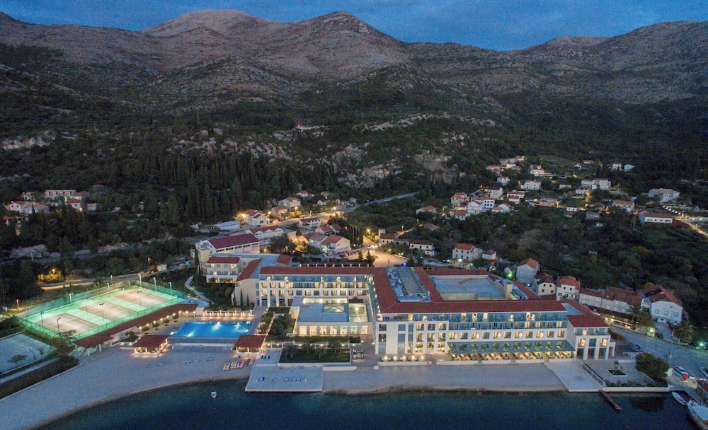 Admiral Grand Hotel — Hotel building in Slano, Dubrovnik-Neretva