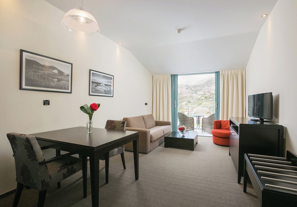 Admiral Grand Hotel — Hotel rooms in Slano, Dubrovnik-Neretva
