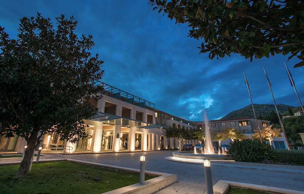 Admiral Grand Hotel — Hotel building in Slano, Dubrovnik-Neretva